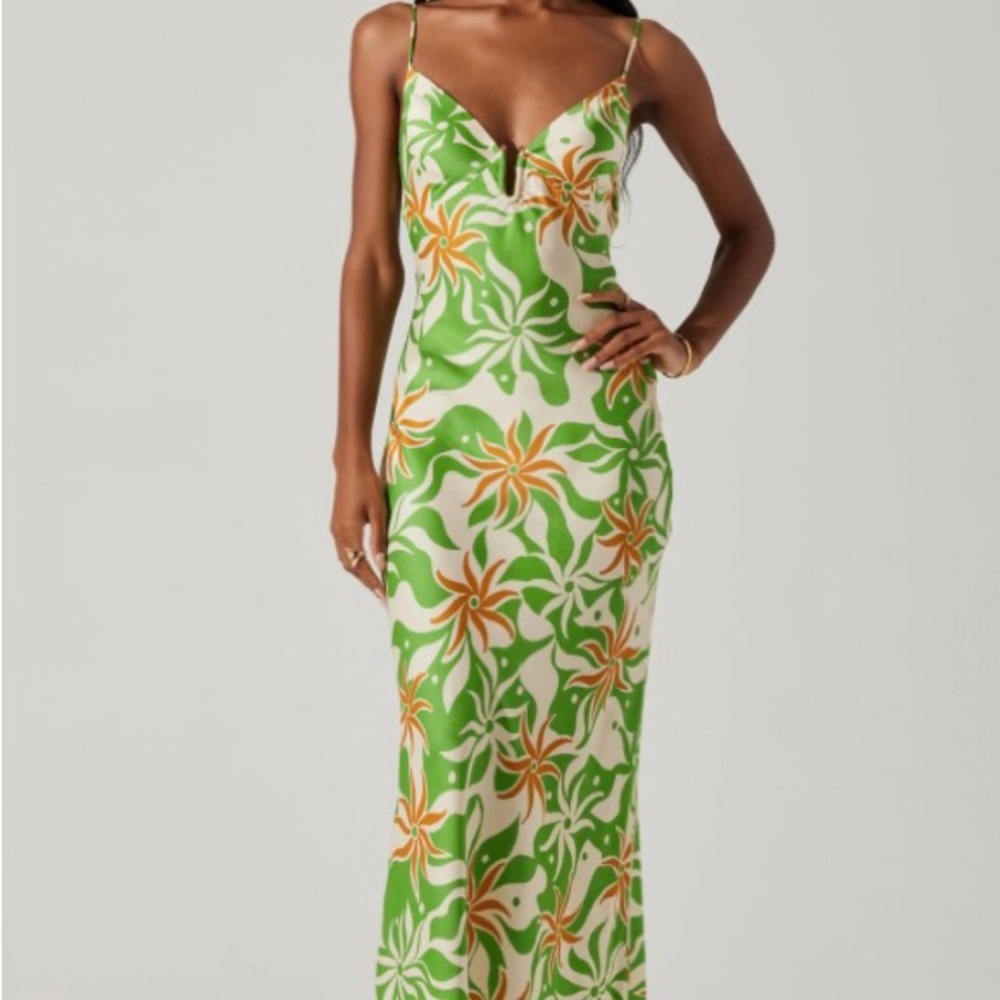 Astr the label Lysandra Open Back Maxi Dress